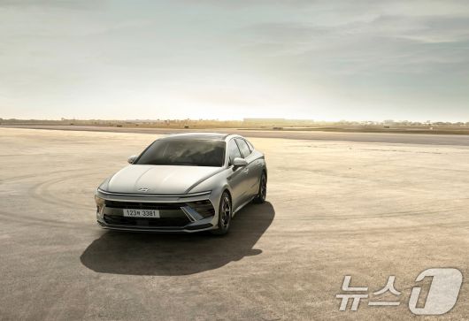 현대자동차 중형 세단 '쏘나타' 8세대 모델(쏘나타 디 엣지)의 연식 변경 모델인 '2025 쏘나타 디 엣지'<자료사진> (현대차 제공) 2024.10.25/뉴스1