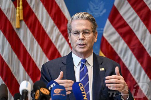 스콧 베선트 미국 재무장관이 지난 12일 (현지시간) 스위스 제네바에서 열린 미중 무역 협상을 마친 뒤 기자회견을 갖고 “상당한 진전이 있었다”고 밝히고 있다. 2025.05.13 ⓒ AFP=뉴스1 ⓒ News1 우동명 기자