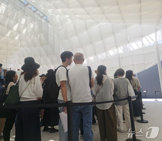 오사카 엑스포 한국관 입장을 대기하는 관람객들. 2025.05.13 ⓒ 뉴스1 김승준 기자