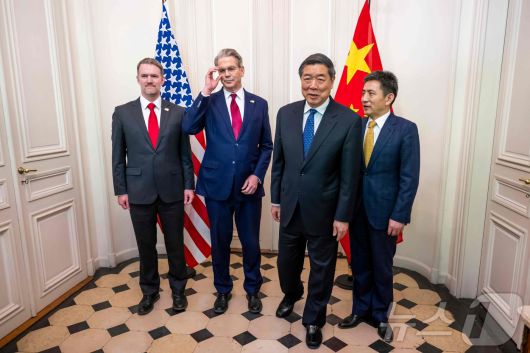 스위스 외무부가 공개한 미중 무역협상 모습 .2025.05.14. ⓒ AFP=뉴스1 ⓒ News1 이지예 객원기자