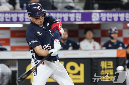 13일 대전 한화생명볼파크에서 열린 '2025 신한 SOL 뱅크 KBO리그' 프로야구 한화 이글스와 두산 베어스 경기에서 6회초 두산 양의지가 중전 안타를 치고 있다. 2025.5.13/뉴스1 ⓒ News1 김기태 기자