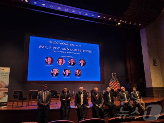 13일(현지시간) 미국 워싱턴DC 의회의사당에서 열린 '인도태평양안보연구소'(IIPS, Institute for Indo-Pacific Security) 포럼행사에 앞서 패널 참석자들이 본격적인 행사에 앞서 기자간담회를 하고 있다. 사진 왼쪽부터 랜들 슈라이버 전 미국 국방부 인도태평양 안보담당 차관보, 일라이 래트너 전 국방부 인태 안보담당 차관보, 데이비드 시어 전 아시아태평양 안보 차관보, 월러스 그레그슨 전 아태 안보 차관보, 제임스 신 전 아태 안보 차관보, 리처드 로리스 전 아태 안보 부차관보, 마크 리퍼트 전 주한미국대사. ⓒ News1 류정민 특파원