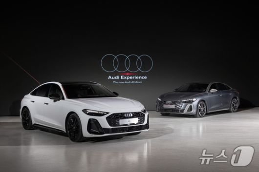 아우디코리아가 15일 경기 김포 에어로피스에서 열린 미디어 프리뷰 행사에 아우디 중형 세단 '더 뉴 아우디 A5'(왼쪽)와 A5의 고성능 파생 모델 '더 뉴 아우디 S5'(오른쪽)를 공개했다. 더 뉴 아우디 A5· S5에는 아우디가 내연기관 및 플러그인 하이브리드 모델 전용으로 새롭게 개발한 'PPC 플랫폼'이 처음으로 적용됐다(아우디코리아 제공. 재판매 및 DB 금지). 2025.05.15.