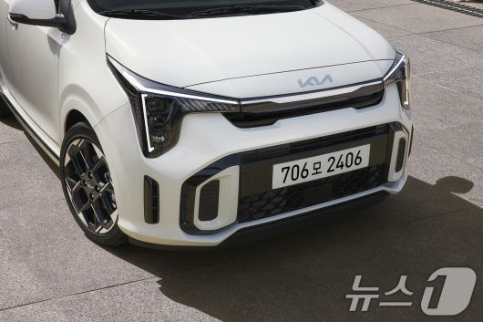 기아가 상품 경쟁력을 높인 더 2024 모닝을 지난해 6월 출시했다. 더 2024 모닝은 연식변경 모델로, GT 라인(line) 트림을 새롭게 추가해 고객들의 선택권을 넓히고 신규 사양을 적용해 운전자 편의성을 향상시킨 것이 특징이다. (기아 제공) 2024.6.10/뉴스1