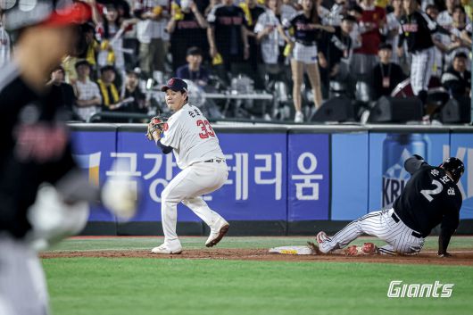 롯데 자이언츠는 21일 부산 사직구장에서 열린 2025 KBO리그 홈 경기에서 LG 트윈스와 7-7로 비겼다. (롯데 자이언츠 제공)