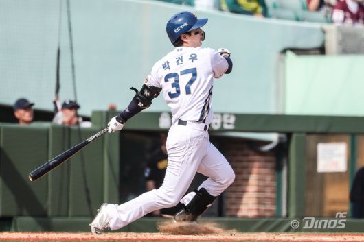 NC 다이노스 박건우는 21일 울산 문수야구장에서 열린 한화 이글스와의 2025 KBO리그 홈 경기에서 3타수 2안타 2타점으로 활약해 팀의 5-2 승리를 이끌었다. (NC 다이노스 제공)