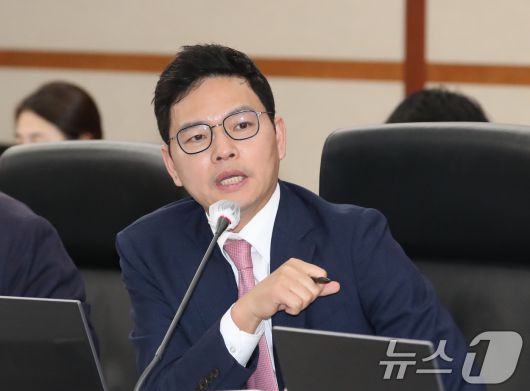 박정훈 국민의힘 위원이 17일 대전 한국과학기술원(KAIST)에서 열린 국회 과학기술정보방송통신위원회 국정감사에서 질의하고 있다. 2024.10.17/뉴스1 ⓒ News1 김기태 기자