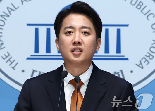 이준석 개혁신당 대통령 후보가 22일 서울 여의도 국회 소통관에서 단일화 관련 긴급 기자회견을 하고 있다. 2025.5.22/뉴스1 ⓒ News1 김민지 기자