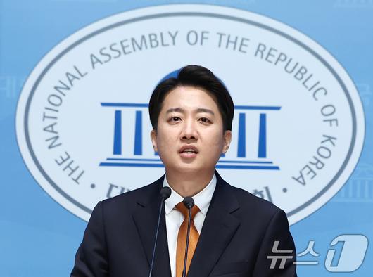 이준석 개혁신당 대통령 후보가 22일 서울 여의도 국회 소통관에서 단일화 관련 긴급 기자회견을 하고 있다. 2025.5.22/뉴스1 ⓒ News1 김민지 기자