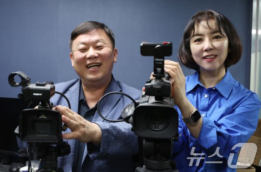 안진걸 이재명 선대위 서민·중산층경제살리기위원회 위원장(왼쪽)과 임세은 이재명 대선후보 민생 대변인이 23일 서울 여의도에서 뉴스1과 인터뷰를 하고 있다. 2025.5.23/뉴스1 ⓒ News1 김명섭 기자