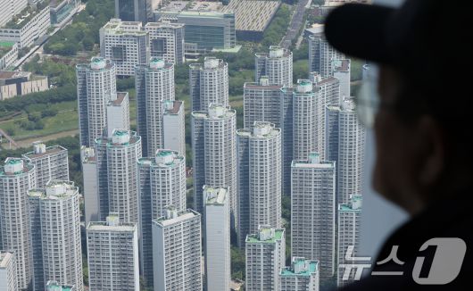 서울 송파구 서울스카이에서 바라본 아파트 단지 모습. 2025.5.18/뉴스1 ⓒ News1 장수영 기자