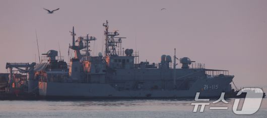 인천시 옹진군 대연평도에서 해군 함정이 경계를 서고 있는 모습. 2024.6.27/뉴스1 ⓒ News1 김명섭 기자