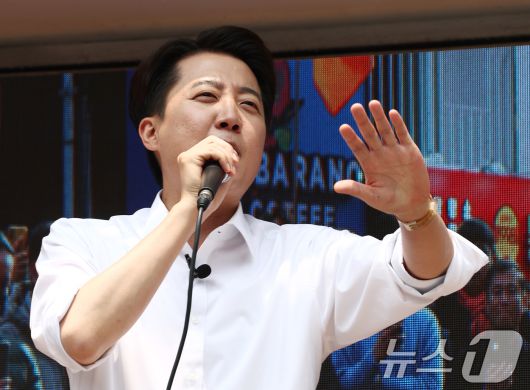 이준석 개혁신당 대통령 후보가 28일 서울 영등포구 여의도공원에서 유세를 하고 있다. 2025.5.28/뉴스1 ⓒ News1 김민지 기자