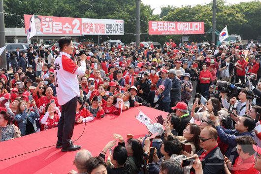 제21대 대통령 선거 사전투표 첫 날인 29일 김문수 국민의힘 대통령 후보가 인천 중구 자유공원에서 유세를 하고 있다. (공동취재) 2025.5.29/뉴스1 ⓒ News1 김민지 기자