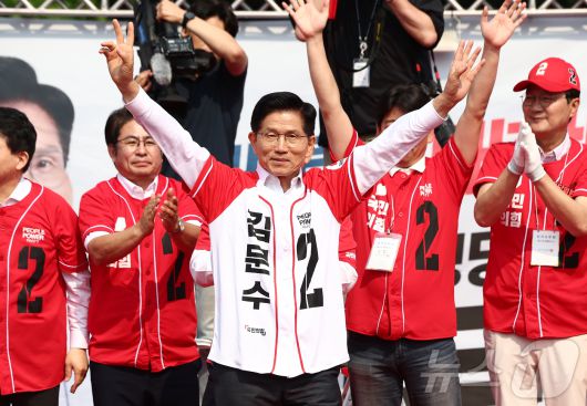 제21대 대통령 선거 사전투표 첫 날인 29일 김문수 국민의힘 대통령 후보가 인천 중구 자유공원에서 유세를 하고 있다. 2025.5.29/뉴스1 ⓒ News1 김민지 기자