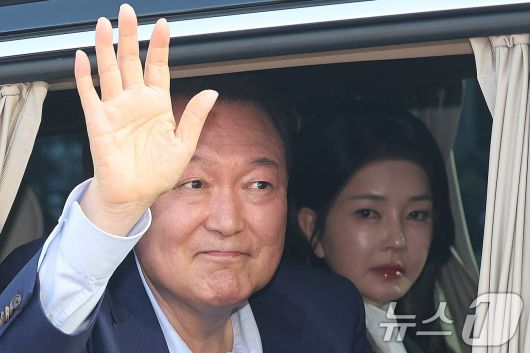 윤석열 전 대통령과 부인 김건희 여사 (공동취재) 2025.4.11/뉴스1 ⓒ News1 김성진 기자