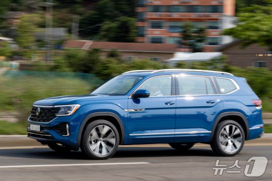 주행 중인 폭스바겐의 대형 SUV '신형 아틀라스'.(폭스바겐 제공)