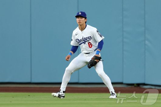 LA 다저스 김혜성은 31일(한국시간) 열린 2025 메이저리그 뉴욕 양키스전에서 9회초 대수비로 출전했다. ⓒ AFP=뉴스1