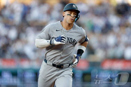 뉴욕 양키스 애런 저지가 31일(한국시간) 열린 2025 메이저리그 LA 다저스전에서 시즌 19호 홈런 포함 안타 2개를 쳤지만 팀 패배를 막지 못했다. ⓒ AFP=뉴스1