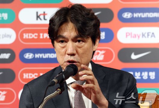 홍명보 대한민국 축구 국가대표 감독이 26일 오전 서울 종로구 축구회관에서 6월 A매치 국가대표 명단을 발표하고 있다. 2025.5.26/뉴스1 ⓒ News1 김명섭 기자