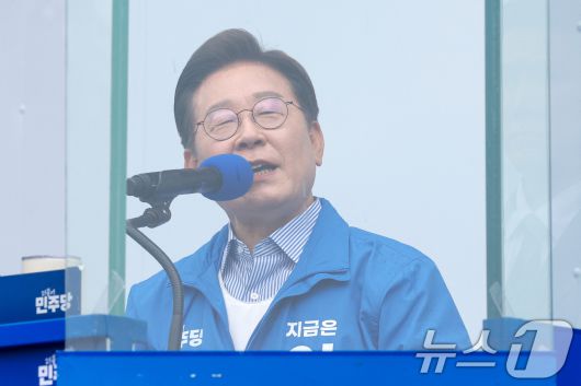이재명 더불어민주당 대통령 후보가 제21대 대통령선거를 하루 앞둔 2일 오전 서울 강북구 북서울꿈의숲 서문광장을 찾아 지지를 호소하고 있다. 2025.6.2/뉴스1 ⓒ News1 안은나 기자