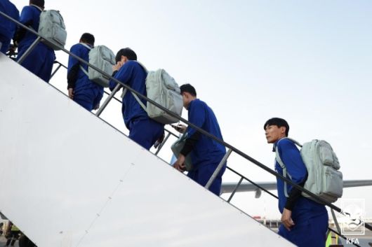 전세기를 이용하는 축구대표팀(대한축구협회 제공)