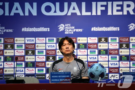 홍명보 대한민국 축구 국가대표팀 감독이 2026 국제축구연맹(FIFA) 북중미 월드컵 아시아 3차 예선 B조 쿠웨이트와의 경기를 하루 앞둔 9일 서울 마포구 서울월드컵경기장에서 기자회견에 참석해 있다. 2025.6.9/뉴스1 ⓒ News1 이승배 기자