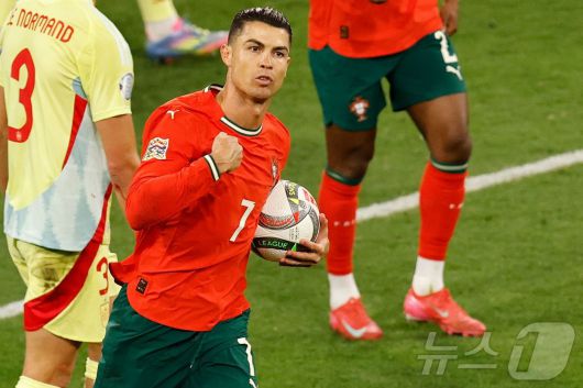 A매치 138번째 골을 넣은 크리스티아누 호날두. ⓒ AFP=뉴스1