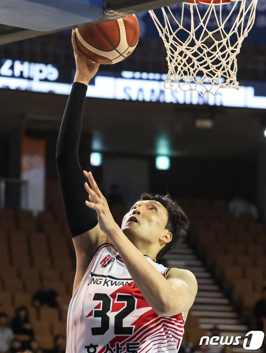 이종현은 안양 정관장과 1년 계약을 맺은 뒤 은퇴 절차를 밟았다. 이후 해외 진출을 추진하는 중이다. 뉴스1 DB  ⓒ News1 김도우 기자