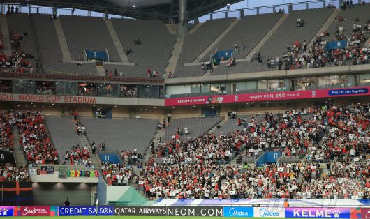 10일 오후 서울 마포구 상암동 서울월드컵경기장에서 열린 2026 국제축구연맹(FIFA) 북중미 월드컵 아시아 3차 예선 B조 10차전 대한민국과 쿠웨이트의 경기를 앞두고 관중석에 빈 자리가 눈에 띈다. 2025.6.10/뉴스1 ⓒ News1 김진환 기자