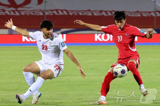 북한은 11일(한국시간) 열린 2026 북중미 월드컵 아시아 3차 예선 최종전에서 이란에 0-3으로 크게 졌다. ⓒ AFP=뉴스1