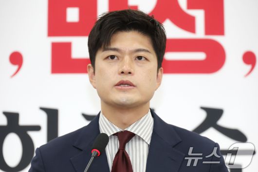 김용태 국민의힘 비상대책위원장이 13일 오전 서울 여의도 국회에서 수원지법 대북송금재판 관련 현안 입장발표 기자회견을 하고 있다. 2025.6.13/뉴스1 ⓒ News1 이광호 기자