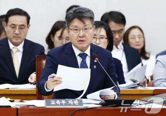 오석환 교육부 차관이 국회 교육위원회 현안질의에서 리박스쿨과 관련한 질의에 답하고 있다. 2025.6.11/뉴스1 ⓒ News1 김민지 기자