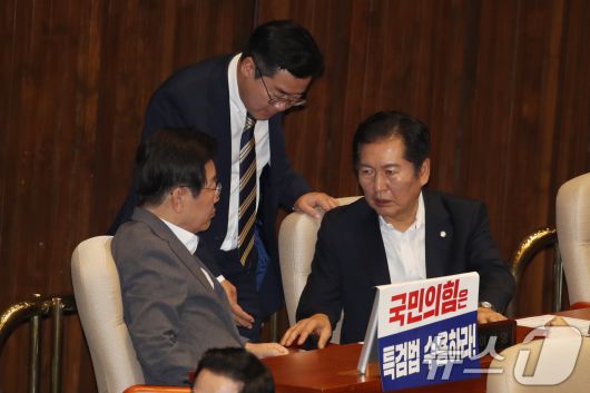 지난해 7월 당시 이재명 대통령(왼쪽)과 박찬대 전 원내대표(가운데), 정청래 의원(오른쪽). 2024.7.25/뉴스1 ⓒ News1 이광호 기자