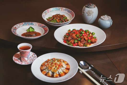 제주신화월드 레스토랑 '용푸'의 시그니처 메뉴들.(제주신화월드 제공)