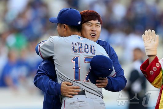 추신수와 류현진은 메이저리그에서 한국인 투타 맞대결을 펼쳤다. ⓒ AFP=뉴스1