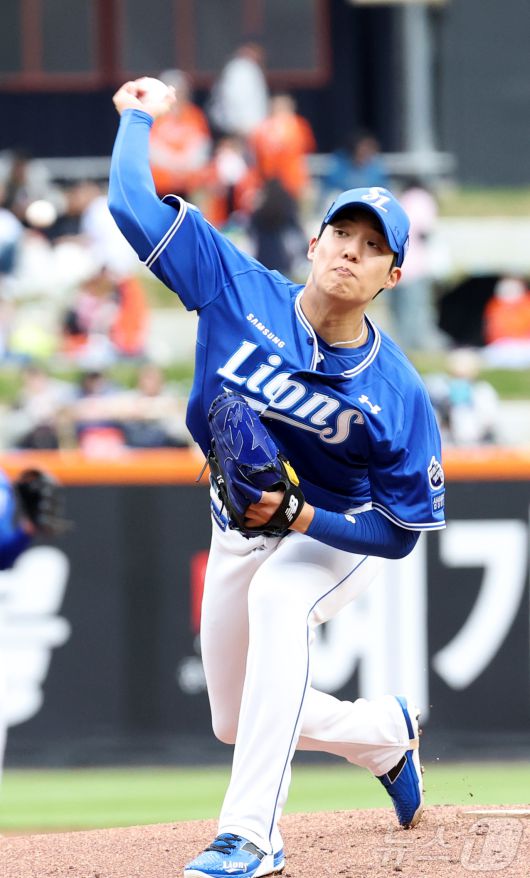 6일 대전 한화생명볼파크에서 열린 '2025 신한 SOL 뱅크 KBO리그' 프로야구 한화 이글스와 삼성라이온즈 경기에서 삼성 선발 원태인이 투구하고 있다. 2025.5.6/뉴스1 ⓒ News1 김기남 기자