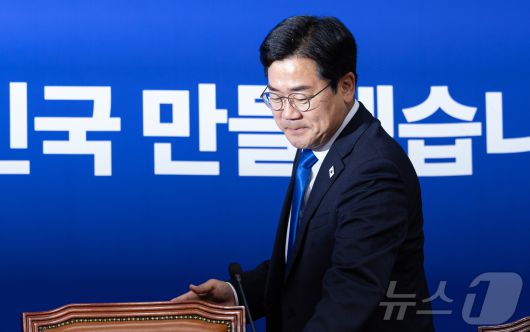 박찬대 더불어민주당 대표 직무대행 겸 원내대표가 13일 오전 서울 여의도 국회에서 열린 최고위원회의에 참석하고 있다. 2025.6.13/뉴스1 ⓒ News1 이재명 기자