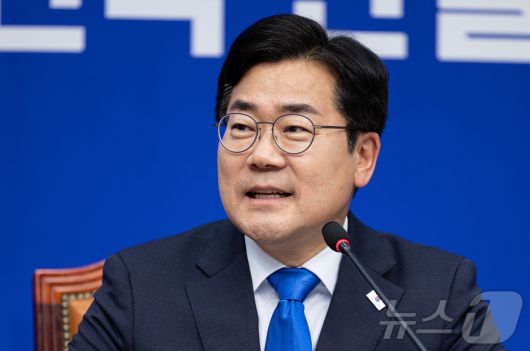 박찬대 더불어민주당 대표 직무대행 겸 원내대표가 13일 오전 서울 여의도 국회에서 열린 최고위원회의에서 발언을 하고 있다. 2025.6.13/뉴스1 ⓒ News1 이재명 기자