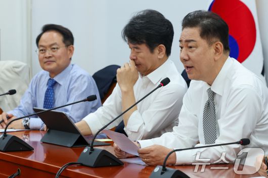 김병기 더불어민주당 대표 직무대행 겸 원내대표가 19일 오전 서울 여의도 국회에서 열린 정책조정회의에 참석해 모두 발언하고 있다. 2025.6.19/뉴스1 ⓒ News1 안은나 기자