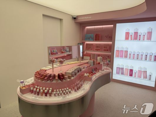 어뮤즈가 20일 서울 한남동에 이어 성수동에 두 번째 플래그십 스토어 '어뮤즈 핑크 하우스'를 오픈했다. 2025.6.20/뉴스1 ⓒ News1 송송이 기자