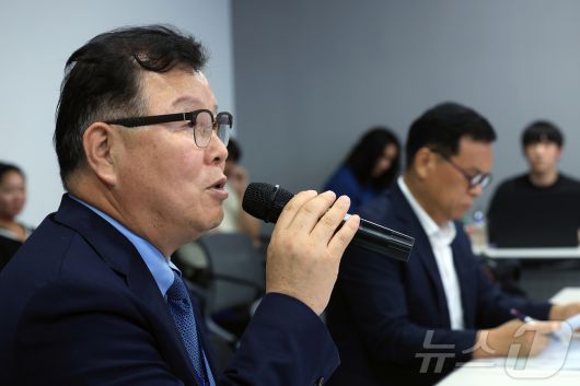 허주형 대한수의사회 회장이 20일 오후 경기도 성남시 분당구 판교스타트업 캠퍼스에서 열린 반려동물 육성 협의회의 반려산업 생태계 참여자 간담회에서 인사말을 하고 있다. 2025.6.20/뉴스1 ⓒ News1 박정호 기자