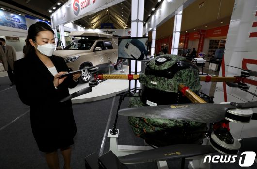 (사진은 기사 내용과 무관함) 2020년 인천 송도컨벤시아에서 열린 '2020 국제해양·안전대전'에서 전시된 인명구조 드론. 2020.11.11/뉴스1 ⓒ News1 정진욱 기자