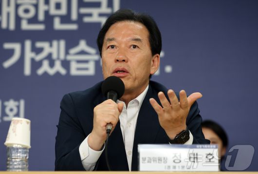 정태호 경제1분과위원장이 22일 오후 서울 종로구 정부서울청사 창성동 별관에서 열린 기자간담회에서 취재진 질문에 답변하고 있다. 2025.6.22/뉴스1 ⓒ News1 김진환 기자