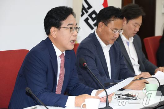 송언석 국민의힘 원내대표가 22일 오후 서울 여의도 국회에서 이재명 대통령과 여야 지도부 오찬 관련 기자간담회를 하고 있다. 2025.6.22/뉴스1 ⓒ News1 이광호 기자