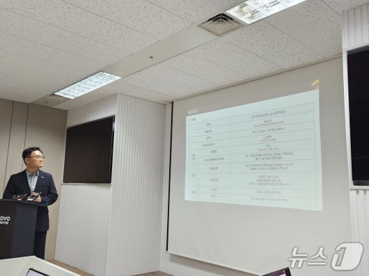 권철근 단장이 이사회 이후 기자들 앞에서 연고이전 관련 브리핑을 하고 있다.ⓒ News1 안영준 기자