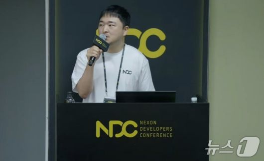 오진욱 넥슨코리아 게임밸류에이션팀 팀장이 24일 경기 성남시에서 열린 넥슨개발자콘퍼런스(NDC)에서 '흥행 예측 AI 개발 활용 도전기'를 주제로 발표하고 있다.(NDC 생중계 화면 갈무리)2025.6.24/뉴스1