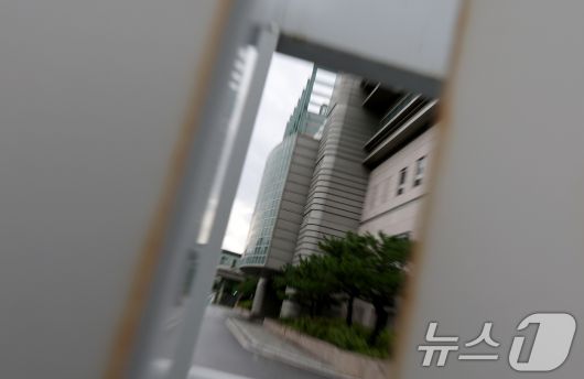 22일 오전 서울 종로구에 위치한 대통령경호처 부속청사의 모습. 서울중앙지검은 지난 20일 이곳에서 김건희 여사를 비공개 대면 조사한 것으로 알려졌다. 2024.7.22/뉴스1 ⓒ News1 장수영 기자