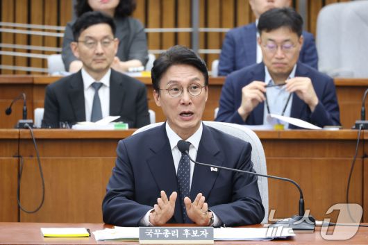 김민석 국무총리 후보자가 24일 서울 여의도 국회에서 열린 인사청문회에 출석해 의원 질의에 답하고 있다. 2025.6.24/뉴스1 ⓒ News1 이광호 기자