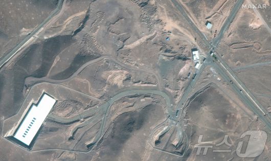 미드나잇 해머 작전 이전 포르도 시설에 배치돼 있는 트럭들 ⓒ 로이터=뉴스1 ⓒ News1 구경진 기자